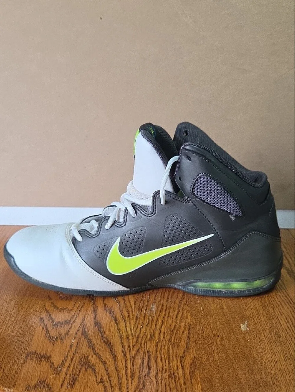 Nike Air Max Full Court 2 2012 Size 10.5 Blk/wht/neon